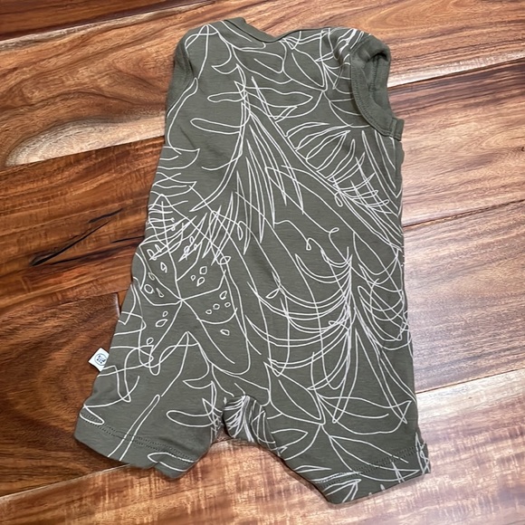 Honest Baby Clothing Jungle Shorts Onesie size 0-3 Months - Picture 2 of 3